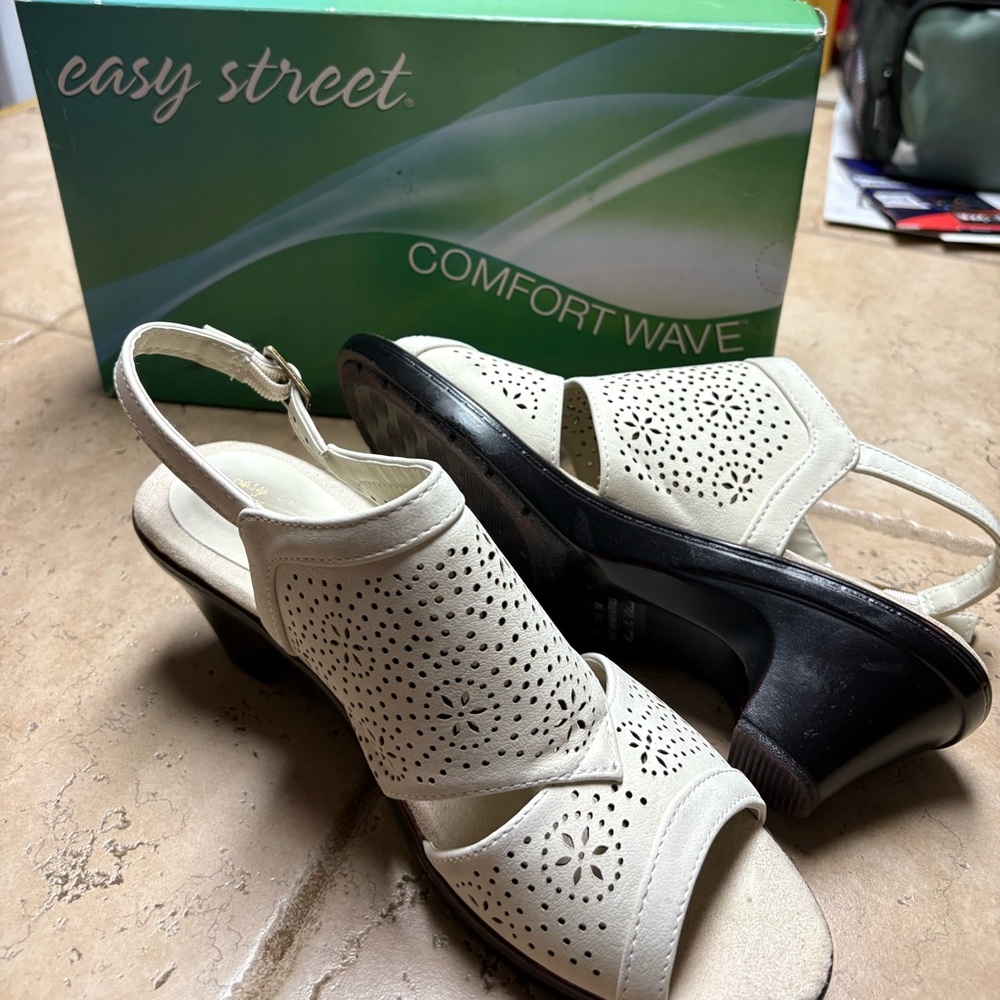 Easy Street Ivory Linda Footwear
